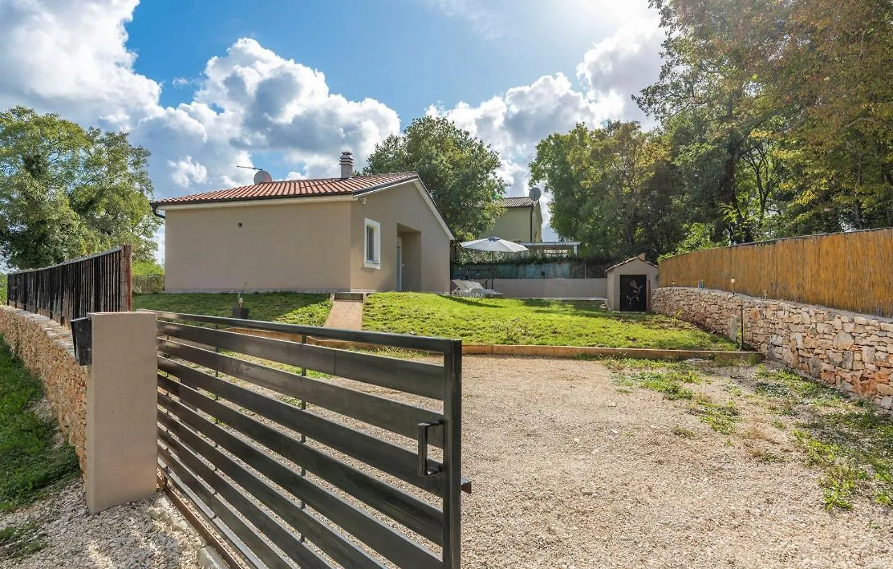 Holiday home Holiday House Mir Kanfanar